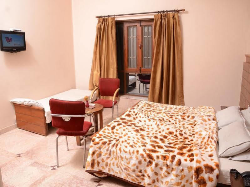 Capital O 10953 Dayal Lodge - A Boutique Hotel Agra  Exterior foto